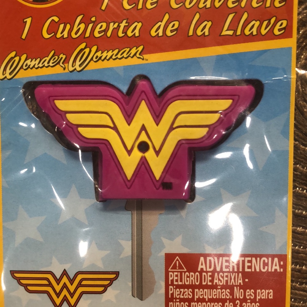 2 Wonder Woman Key Caps - Picture 2 of 3